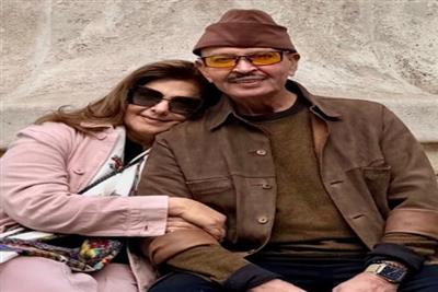 शादी की 55वीं सालगिरह पर राकेश रोशन ने साथ निभाने के लिए पत्नी पर लुटाया प्यार