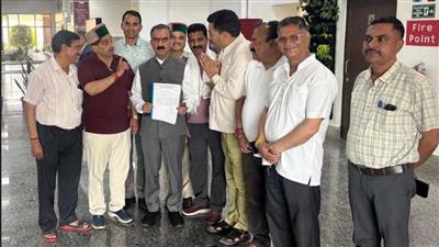 टैक्सी एवं ट्रक ऑपरेटर्स के प्रतिनिधिमंडल ने CM सुक्खू से की भेंट, रखी यह मांग