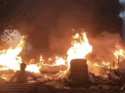 गुरुग्राम में तांडव : प्लास्टिक फैक्ट्री और गोदामों में लगी भीषण आग, 6 सोसायटियों में छाया काला धुआं, झुग्गियों के बाद अब यहां मची तबाही