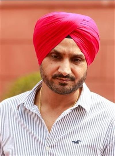 पंजाब सरकार ने हरभजन सिंह से सुरक्षा वापस ली, घर के बाहर से हटे सुरक्षाकर्मी