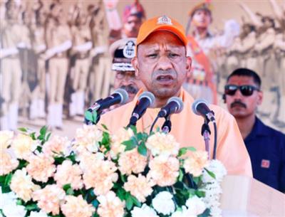 बेटियों ने पुलिस ट्रेनिंग में दिया मजबूती, तत्परता, समर्पण और अनुशासन का परिचय : सीएम योगी