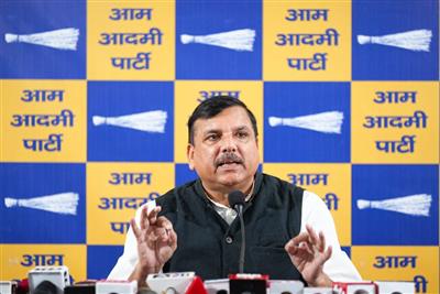 ਆਪ ਨੇ ਪੰਜਾਬ ਨਾਲ ਗੱਦਾਰੀ ਕਰਨ ਵਾਲੇ ਸਾਰੇ 7 ਸੰਸਦ ਮੈਂਬਰਾਂ ਨੂੰ ਅਯੋਗ ਕਰਾਰ ਦੇਣ ਦੀ ਮੰਗ ਨੂੰ ਲੈ ਕੇ ਰਾਜ ਸਭਾ ਦੇ ਚੇਅਰਮੈਨ ਅਤੇ ਉਪ ਰਾਸ਼ਟਰਪਤੀ ਨੂੰ ਸੌਂਪੀ ਪਟੀਸ਼ਨ: ਸੰਜੇ ਸਿੰਘ