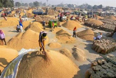 ਪੰਜਾਬ 'ਚ ਕਣਕ ਦੀ ਆਮਦ 100 ਲੱਖ ਟਨ ਤੋਂ ਪਾਰ, ਭੰਡਾਰਨ ਦੀ ਘਾਟ ਕਾਰਨ ਮੰਡੀਆਂ 'ਚ ਲੱਗੇ ਅੰਬਾਰ