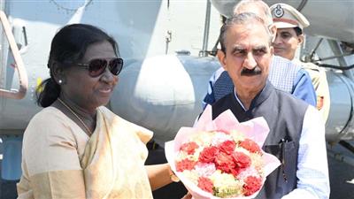 राष्ट्रपति का हिमाचल दौरा: शिमला पहुंची द्रौपदी मुर्मू, राज्यपाल और CM ने किया जोरदार स्वागत