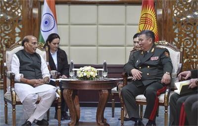 SCO 'ਚ ਰਾਜਨਾਥ ਸਿੰਘ ਨੇ ਕਿਰਗਿਸਤਾਨ ਤੇ ਕਜ਼ਾਕਿਸਤਾਨ ਦੇ ਰੱਖਿਆ ਮੰਤਰੀਆਂ ਨਾਲ ਕੀਤੀ ਮੁਲਾਕਾਤ