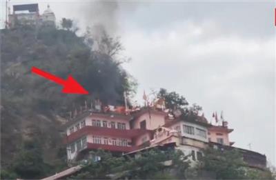 ਬਾਬਾ ਬਾਲਕ ਨਾਥ ਮੰਦਰ 'ਚ ਵੱਡੀ ਲਾਪਰਵਾਹੀ: ਗੁਫਾ ਦੇ ਉੱਪਰ ਲਗਾਈ ਅੱਗ, ਸ਼ਰਧਾਲੂਆਂ 'ਚ ਮਚੀ ਹਲਚਲ