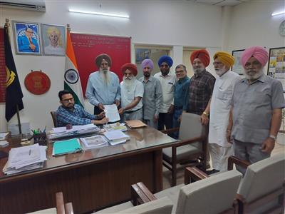 ਜਨ ਹਿੱਤ ਵਿਕਾਸ ਮੰਚ ਖਰੜ ਵੱਲੋਂ ਜਿਲ੍ਹੇ ਦੇ ਵੱਖ ਵੱਖ ਵਿਕਾਸ ਕਾਰਜਾਂ ਨੂੰ ਲੈ ਕੇ ਐਸਡੀਐਮ ਖਰੜ ਨੂੰ ਦਿੱਤਾ ਮੰਗ ਪੱਤਰ