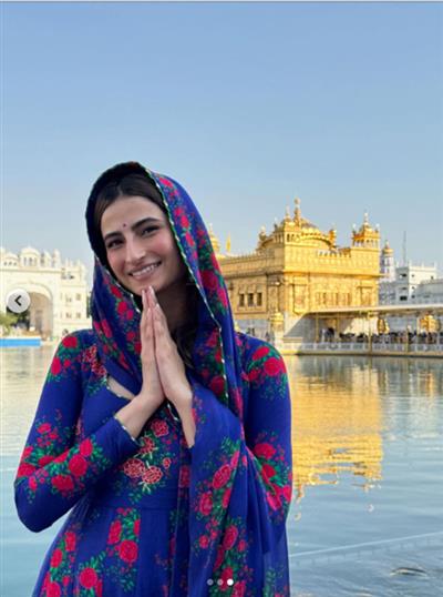 ਸੱਚਖੰਡ ਸ੍ਰੀ ਹਰਿਮੰਦਰ ਸਾਹਿਬ ਵਿਖੇ ਅਦਾਕਾਰਾ ਪਲਕ ਤਿਵਾੜੀ ਹੋਈ ਨਤਮਸਤਕ, ਤਸਵੀਰਾਂ ਕੀਤੀਆਂ ਸਾਂਝੀਆਂ