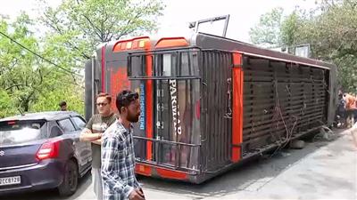 चंबा से ऊना जा रही बस नूरपुर में हादसे का शिकार, 15 से अधिक यात्री घायल