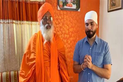 15 दिन तक मलेशिया फंसा जालंधर का आकाश लौटा भारत, संत बलबीर सिंह सीचेवाल का जताया आभार