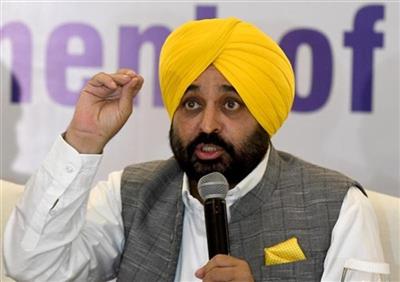 ਪ੍ਰਧਾਨ ਮੰਤਰੀ ਵਿਦੇਸ਼ਾਂ ਵਿੱਚ ਘੁੰਮ ਰਹੇ ਹਨ ਅਤੇ ਦੇਸ਼ ਦੇ ਲੋਕਾਂ ਨੂੰ ਬੱਚਤ ਕਰਨ ਦੀ ਸਲਾਹ ਦੇ ਰਹੇ ਹਨ: ਮੁੱਖ ਮੰਤਰੀ ਭਗਵੰਤ ਸਿੰਘ ਮਾਨ