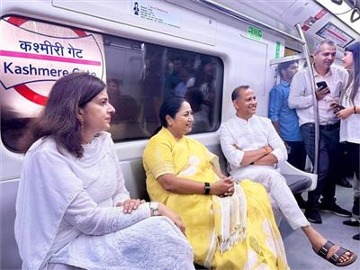 PM ਮੋਦੀ ਦੀ 'ਤੇਲ ਬਚਾਓ' ਮੁਹਿੰਮ ਦਾ ਅਸਰ ! CM ਰੇਖਾ ਸਣੇ ਕਈ ਭਾਜਪਾ ਆਗੂਆਂ ਨੇ ਮੈਟਰੋ 'ਚ ਕੀਤਾ ਸਫ਼ਰ