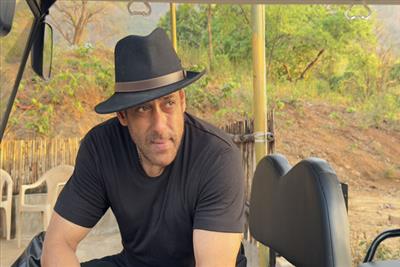 'इतने लोगों के बीच मैं तन्हा कैसे महसूस कर सकता हूं', सलमान खान ने अकेलेपन वाले बयान पर दी सफाई