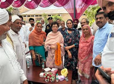 रतिया में जनसुनवाई : सांसद कुमारी सैलजा ने अधिकारियों को दिए सख्त निर्देश, महंगाई पर केंद्र सरकार को घेरा
