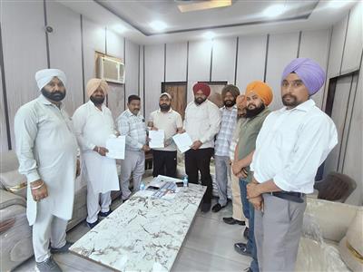 ਮੰਤਰੀ ਮੁੰਡੀਆ ਦੇ ਹੁਕਮਾਂ ਸਦਕਾ ਚੇਅਰਮੈਨ ਦਰਸ਼ਨ ਮਾਹਲਾ ਨੇ ਪੰਚਾਇਤਾਂ ਨੂੰ ਵੰਡੇ ਗਰਾਂਟਾਂ ਦੇ ਚੈੱਕ
