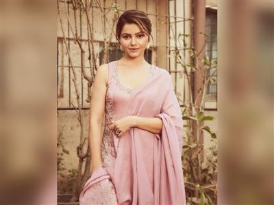 ग्रैंड पेरेंट्स के 'रिटायर' होने की सोच को गलत मानती हैं रुबीना दिलैक, बोलीं- बच्चों की परवरिश में इनका अहम योगदान