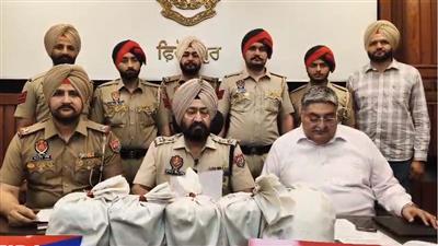 Punjab News: फिरोजपुर में 4 किलो से अधिक हेरोइन के साथ तीन तस्कर गिरफ्तार