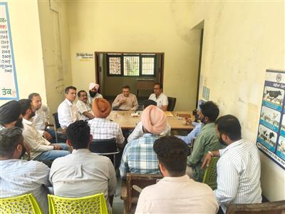 मुँह-खुर की बीमारी से बचाव के लिए पशुओं के टीकाकरण की समीक्षा