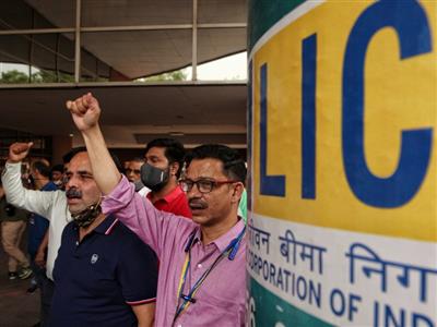 एलआईसी चौथी तिमाही में भारत की सबसे ज्यादा मुनाफा कमाने वाली वित्तीय फर्म बनी