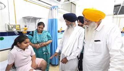 ਗੁਰਦੁਆਰਾ ਸਾਹਿਬ ’ਚ ਵਾਪਰੇ ਹਾਦਸੇ ਮਗਰੋਂ SGPC ਪ੍ਰਧਾਨ ਧਾਮੀ ਪਹੁੰਚੇ ਹਸਪਤਾਲ, ਜ਼ਖਮੀਆਂ ਦਾ ਜਾਣਿਆ ਹਾਲ