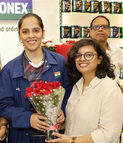 साइना नेहवाल ने आर्येलिया डिज़ाइन स्टूडियो द्वारा डिज़ाइन किए गए योनैक्स शोरूम पंचकुला में किया दौरा