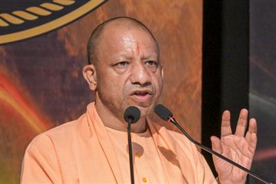 स्वास्थ्य सेवाओं के विस्तार को गुणवत्ता और आधुनिक तकनीक से जोड़ें : सीएम योगी