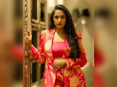 'सेवन एंड ए हाफ डेट्स' में संगीत कहानी की जान, असीस कौर बोलीं- ''प्यार मेरा' रिश्तों की नर्मी को दिखाता है'