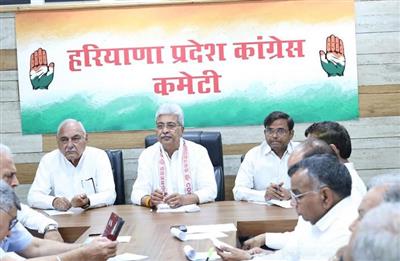 मतदाता अधिकारों की रक्षा के लिए कांग्रेस पूरी तरह सतर्क, SIR पुनरीक्षण पर बनाई व्यापक रणनीति : राव नरेंद्र सिंह