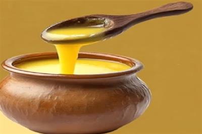 देसी घी में छिपा है सौंदर्य का खजाना, झुर्रियों और रूखी त्वचा से मिलेगी राहत