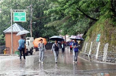 Weather Update: हिमाचल में बारिश-बर्फबारी से गिरा तापमान, कल इन 8 जिलों के लिए जारी हुआ अलर्ट