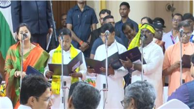 पश्चिम बंगाल में मंत्रिमंडल का विस्तार, राज्यपाल ने 35 नए मंत्रियों को दिलाई शपथ