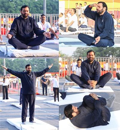 अंतरराष्ट्रीय योग दिवस : सीएम नायब सिंह सैनी ने परिवार संग किया योगाभ्यास, नागरिकों से योग को जीवन का अभिन्न हिस्सा बनाने का किया आह्वान