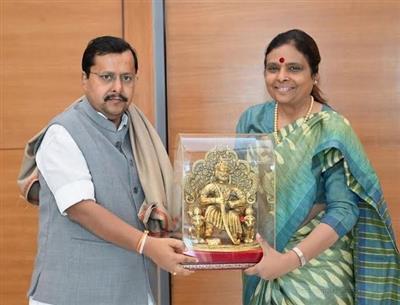 डॉ. अर्चना गुप्ता ने भाजपा के राष्ट्रीय अध्यक्ष नितिन नबीन से की शिष्टाचार भेंट