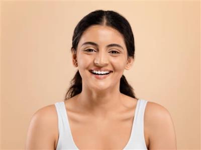 ऑयली स्किन फेस दिख रहा बेरंग तो लगाएं ये फेस पैक, शीशे में निहारेंगे चमकता चेहरा