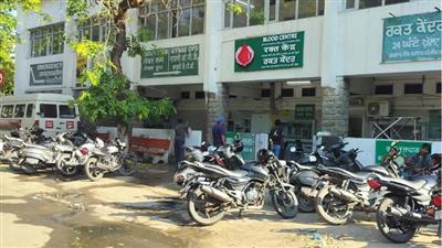GMSH 16 के ब्लड बैंक में लगी आग, सुरक्षा कर्मियों की तत्परता से टला बड़ा हादसा