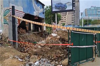 Delhi में बड़ा हादसा: सीवेज काम के दौरान भरभराकर गिरी दीवार, मलबे में दबे 3 मजदूर, 1 की मौत