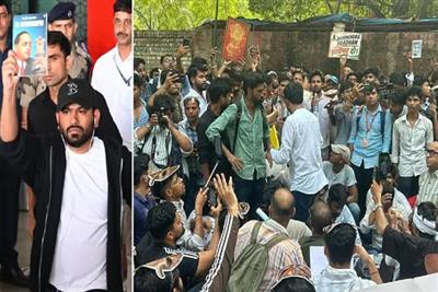 जंतर-मंतर पर कॉकरोच जनता पार्टी का प्रदर्शन : अभिजीत दीपके भी मौजूद, शिक्षा मंत्री के इस्तीफे की मांग