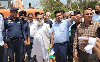 ऊर्जा मंत्री अनिल विज का तपती धूप में ऑपरेशन बाढ़ नियंत्रण, 41 डिग्री में चार घंटे अफसरों को लेकर फील्ड में उतरे