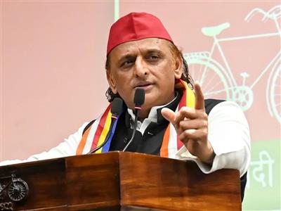 घरेलू एलपीजी सिलेंडर की कीमत बढ़ने पर हमलावर हुआ विपक्ष, अखिलेश बोले- 'भाजपा से अब तो, हर आस गई टूट'