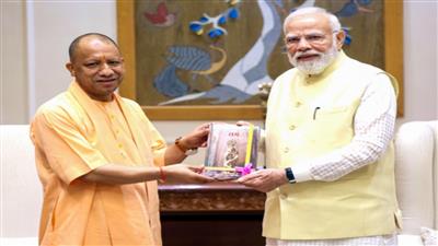 ‘नेतृत्व नहीं, एक युग की चेतना हैं पीएम मोदी’, सबसे लंबे कार्यकाल पर बोले योगी आदित्यनाथ