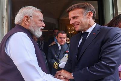 फ्रांस के राष्ट्रपति मैक्रों ने पीएम मोदी संग ‘आरी-आरी’ गाने पर शेयर किया वीडियो, सोशल मीडिया पर वायरल