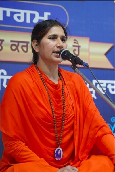 ਪੰਜ ਤੱਤਾਂ ਦਾ ਸਾਕਾਰ ਰੂਪ ਮਨੁੱਖ ਪ੍ਰਮਾਤਮਾ ਦੀ ਭਗਤੀ ਨਾਲ ਨਰ ਤੋਂ ਨਰਾਇਣ ਵੀ ਹੋ ਸਕਦਾ ਹੈ - ਸਾਧਵੀ ਈਸ਼ਵਰਪ੍ਰੀਤਾ
