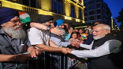 पेरिस में भारतीय समुदाय ने किया पीएम मोदी का भव्य स्वागत, बोले- रिश्तों को मजबूत कर रहे प्रवासी भारतीय