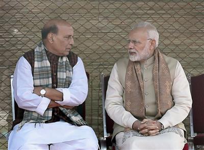 प्रधानमंत्री मोदी और रक्षा मंत्री राजनाथ सिंह ने आपातकाल को भारतीय लोकतंत्र के इतिहास का सबसे काला अध्याय बताया