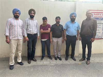 ਵਿਜੀਲੈਂਸ ਬਿਊਰੋ ਵੱਲੋਂ 1,00,000 ਰੁਪਏ ਰਿਸ਼ਵਤ ਲੈਂਦਾ ਸਹਾਇਕ ਰਜਿਸਟਰਾਰ ਕਾਬੂ