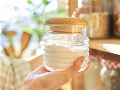 Kitchen Hack: चीनी के डिब्बे के पास भी नहीं आएंगी चींटियां, बस डाल दें ये 1 चीज