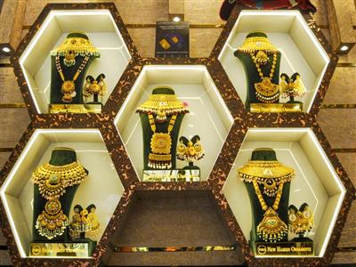 सोना इस हफ्ते धड़ाम, चांदी का दाम 15 हजार रुपए से अधिक घटा