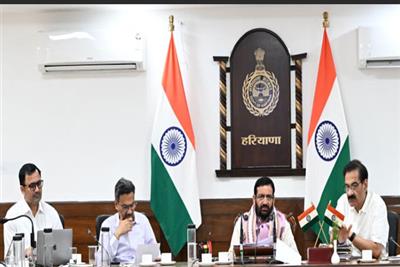 सॉलिड वेस्ट मैनेजमेंट, एचआरडी, जल प्रबंधन, नई शिक्षा नीति एवं आयुष्मान भारत योजना की मुख्यमंत्री ने की समीक्षा