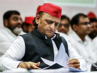 कांग्रेस ने UP में बढ़ा दी अखिलेश की चिंता; सपा से मांगी आधी सीटें, मायावती की भी तारीफ