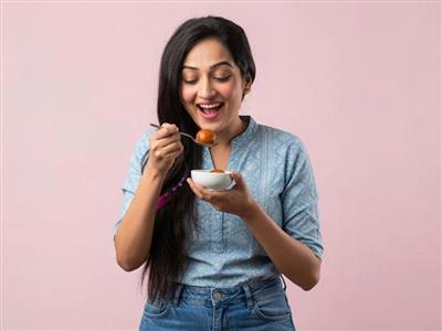 मीठा खाने का भी होता है सही समय, वरना बढ़ सकती है ब्लड शुगर और वजन की परेशानी